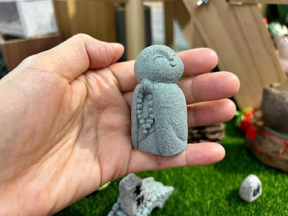 DMtse Lucky Japanese Jizo Buddha Happy Smiling Miniature Figurine Sandstone Praying Monk Statue for Luck Good Protection for Healthy Growth