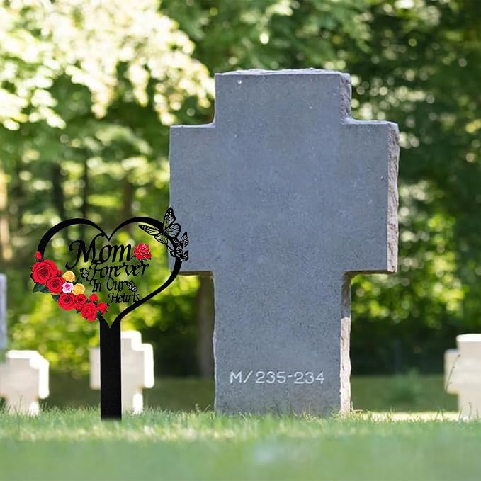 Memorial Grave Stake, Mom Forever in Our Hearts Grave Marker, Heart Grave Decorations for Cemetery, Metal Cemetery Decorations for Grave, Yard, Garden, Remembrance Grave Plaque for Mom