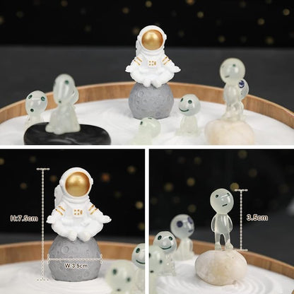 Mini Zen Garden for Desk Outer Space Themed | Tabletop Sand Tray with Astronaut and Alien Figurines, Japanese Meditation Gift Set for Therapy Room & Desk Decor