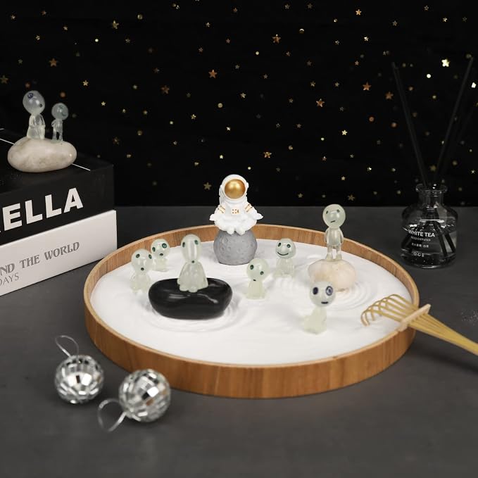 Mini Zen Garden for Desk Outer Space Themed | Tabletop Sand Tray with Astronaut and Alien Figurines, Japanese Meditation Gift Set for Therapy Room & Desk Decor
