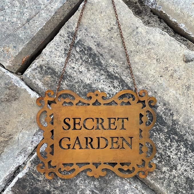 Rustic Iron “Secret Garden” Hanging Sign, Natural Rust Patina Metal Plaque with Ornate Cutout Scrollwork and Chain, Garden Gate & Wall Decor, 7.9 × 5.9 Inches