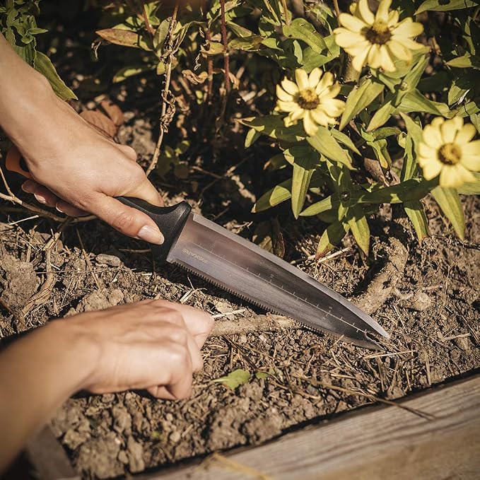 Fiskars 340130-1001 Garden Hori Knife with Sheath, Black & Ergo Gardening Hand Trowel - Ergonomic Handle Design with Hang Hole - Heavy Duty Garden Tool for Digging, Garden Edging, and Weed Removal