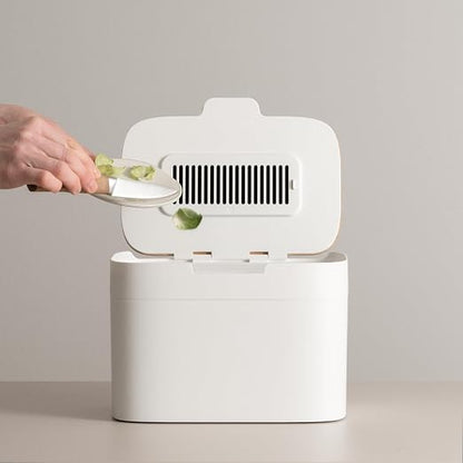KAZAI. Compost Bin Kitchen 'Elin' | 1.2 GAL / 4.5L Countertop Compost Bin with Wooden Lid & Filter | Odor-Free, Dishwasher Safe, with Inner Bucket | Small Indoor Kitchen Composter | Off-White/Bamboo