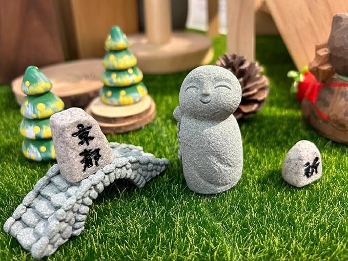 DMtse Lucky Japanese Jizo Buddha Happy Smiling Miniature Figurine Sandstone Praying Monk Statue for Luck Good Protection for Healthy Growth