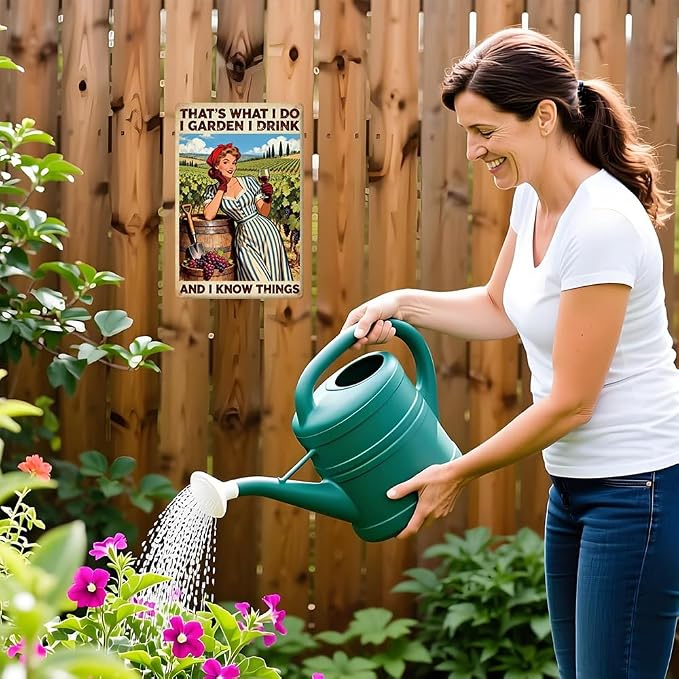 Vintage Funny Garden and Wine Lady Metal Tin Sign That's What I Do I Garden I Drink and I Know Things Wall Art for Outdoor Gardening Greenhouse Yard Wall Decor
