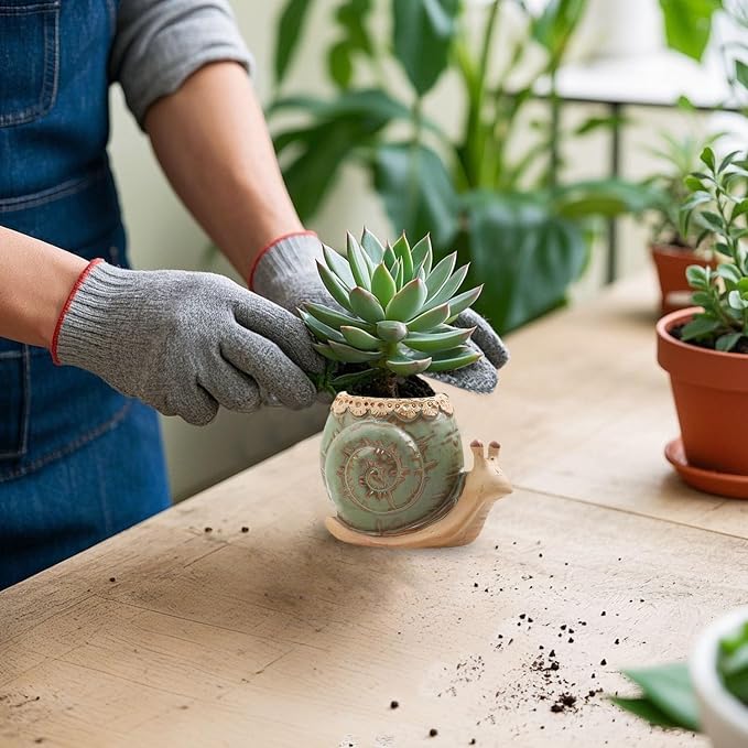 Snail Planter Small Ceramic Planter Pot Animal Planters Small Succulent Pots with Drainage Snail Decor for Living Room Room Office Desktop Decoration (Plants Not Included)