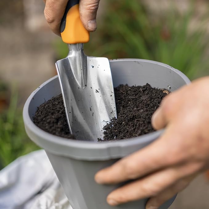 Fiskars 340130-1001 Garden Hori Knife with Sheath, Black & Ergo Gardening Hand Trowel - Ergonomic Handle Design with Hang Hole - Heavy Duty Garden Tool for Digging, Garden Edging, and Weed Removal
