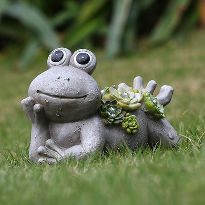 TERESA'S COLLECTIONS Garden Decor, Cute Frog Garden Statue with Solar Light, Waterproof Resin Garden Statue, Frog Gifts, Garden Gifts for Women Mom, Indoor/Outdoor, 5.5"