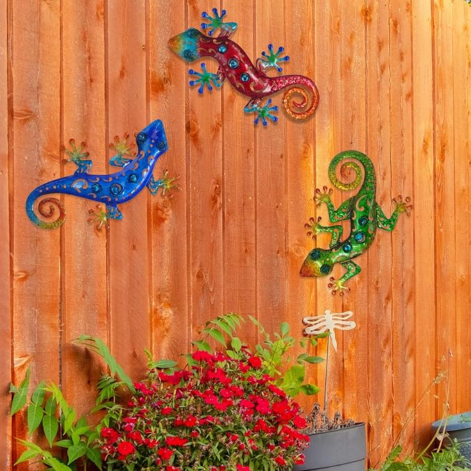 TERKEPT Metal Gecko Wall Decor Lizard Outdoor Wall Art Hanging Sculpture Home Decor Outdoor Spring Decor for Front Yard Fence Patio Garden