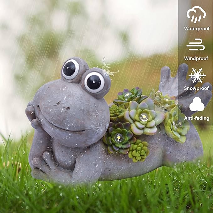 TERESA'S COLLECTIONS Garden Decor, Cute Frog Garden Statue with Solar Light, Waterproof Resin Garden Statue, Frog Gifts, Garden Gifts for Women Mom, Indoor/Outdoor, 5.5"