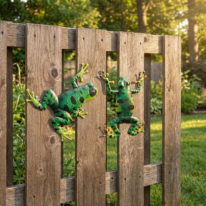 2 PCS Metal Frog Wall Decor, 3D Outdoor Wall Art Sculptures, Iron Animal Hanging Decoration for Garden Patio Fence Yard Living Room and Bedroom - 7.87 x 6.69 Inch