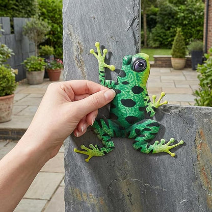 2 PCS Metal Frog Wall Decor, 3D Outdoor Wall Art Sculptures, Iron Animal Hanging Decoration for Garden Patio Fence Yard Living Room and Bedroom - 7.87 x 6.69 Inch