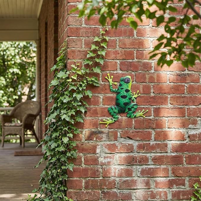 2 PCS Metal Frog Wall Decor, 3D Outdoor Wall Art Sculptures, Iron Animal Hanging Decoration for Garden Patio Fence Yard Living Room and Bedroom - 7.87 x 6.69 Inch
