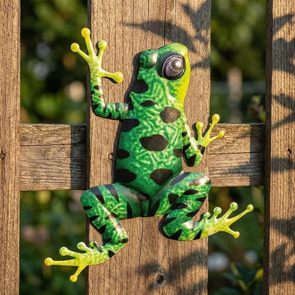 2 PCS Metal Frog Wall Decor, 3D Outdoor Wall Art Sculptures, Iron Animal Hanging Decoration for Garden Patio Fence Yard Living Room and Bedroom - 7.87 x 6.69 Inch