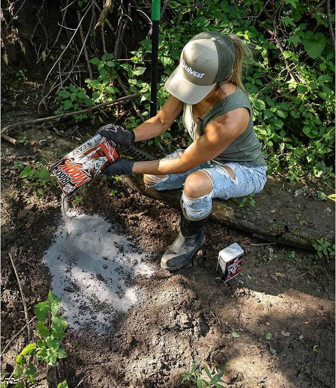 Evolved HABITATS Deer Cane Black Magic Deer Mineral Attractant - Fast & Easy to Use All Year-Round Hunting Powder Mix Mineral Food Supplement with Natural Molasses Flavors