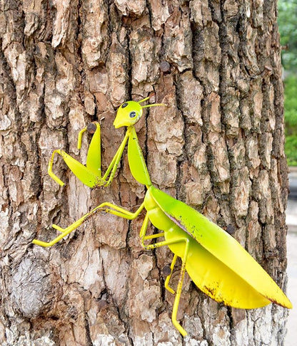 Metal Mantis Garden Yard Art Decor, Set of 2 | Mantis Outdoor Wall Decor for Garden,Patio,Tree,Fence,Lawn Ornaments