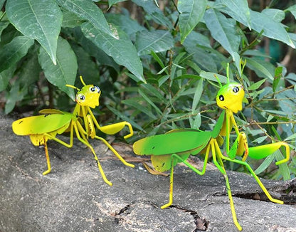 Metal Mantis Garden Yard Art Decor, Set of 2 | Mantis Outdoor Wall Decor for Garden,Patio,Tree,Fence,Lawn Ornaments